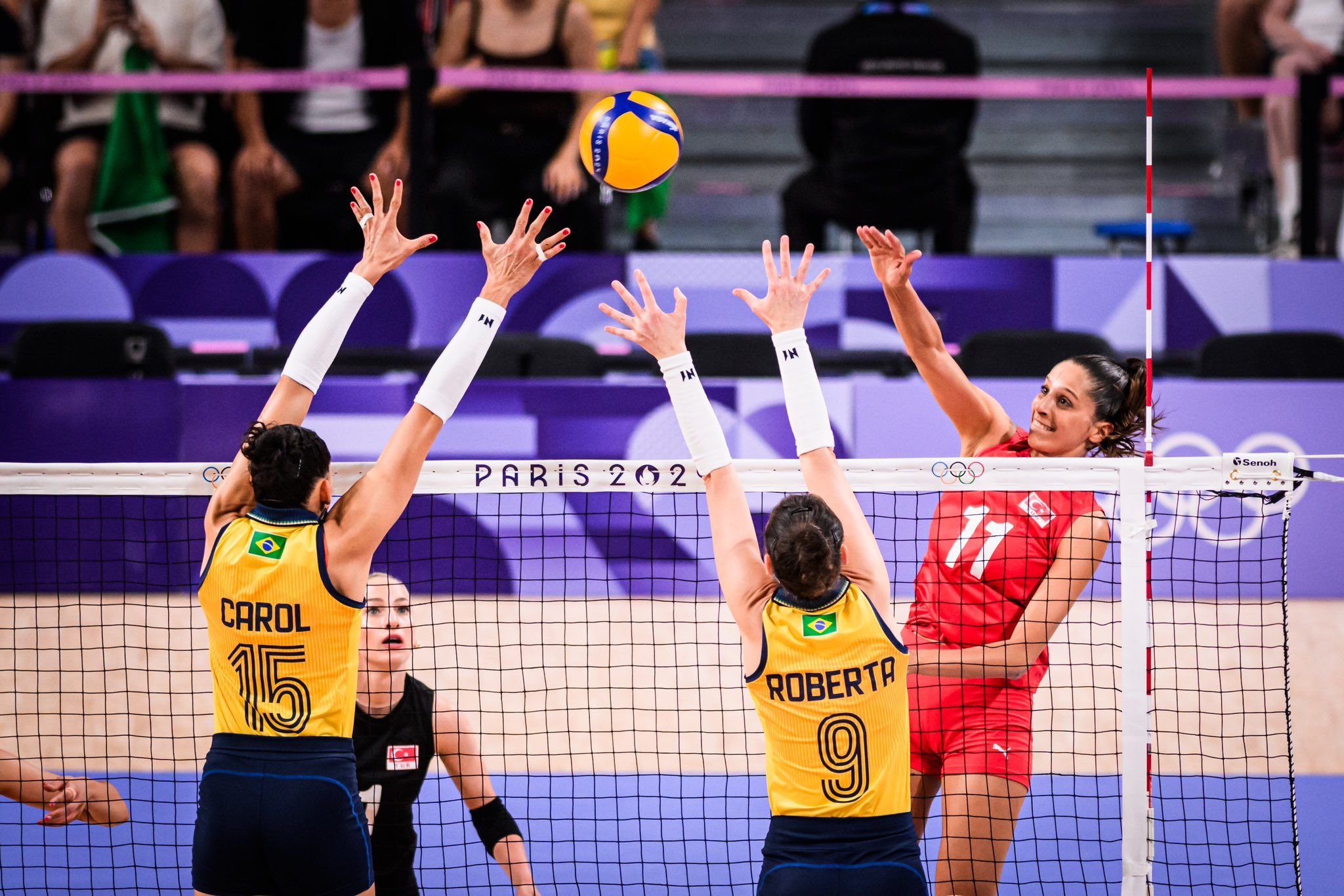 Pertandingan perebutan medali perunggu voli Olimpiade Paris 2024 yang mempertemukan tim putri Turki vs Brasil, 10 Agustus (volleyballworld)