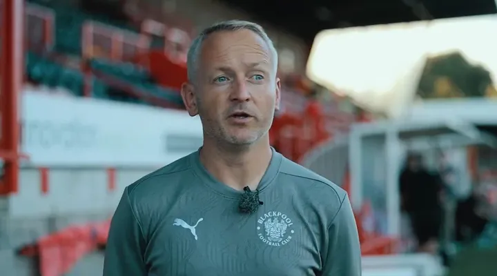 Elkan Baggott sama sekali tidak diturunkan di laga pekan pertama League One 2024 antara Crawley Town vs Blackpool, Sabtu (10/8/2024).