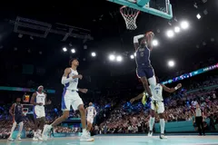 victor wembanyama (@usabasketball).jpg - Victor Wembanyama tampil luar biasa dalam final basket putra Olimpiade Paris 2024 antara Amerika Serikat vs Prancis, Minggu (11/8/2024).