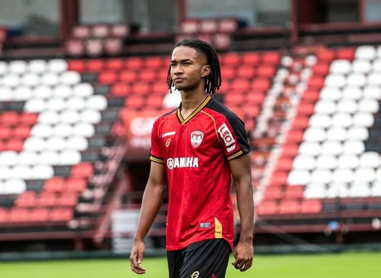 Gabung Muangthong United, Ronaldo Kwateh Banjir Ajakan Foto Bareng