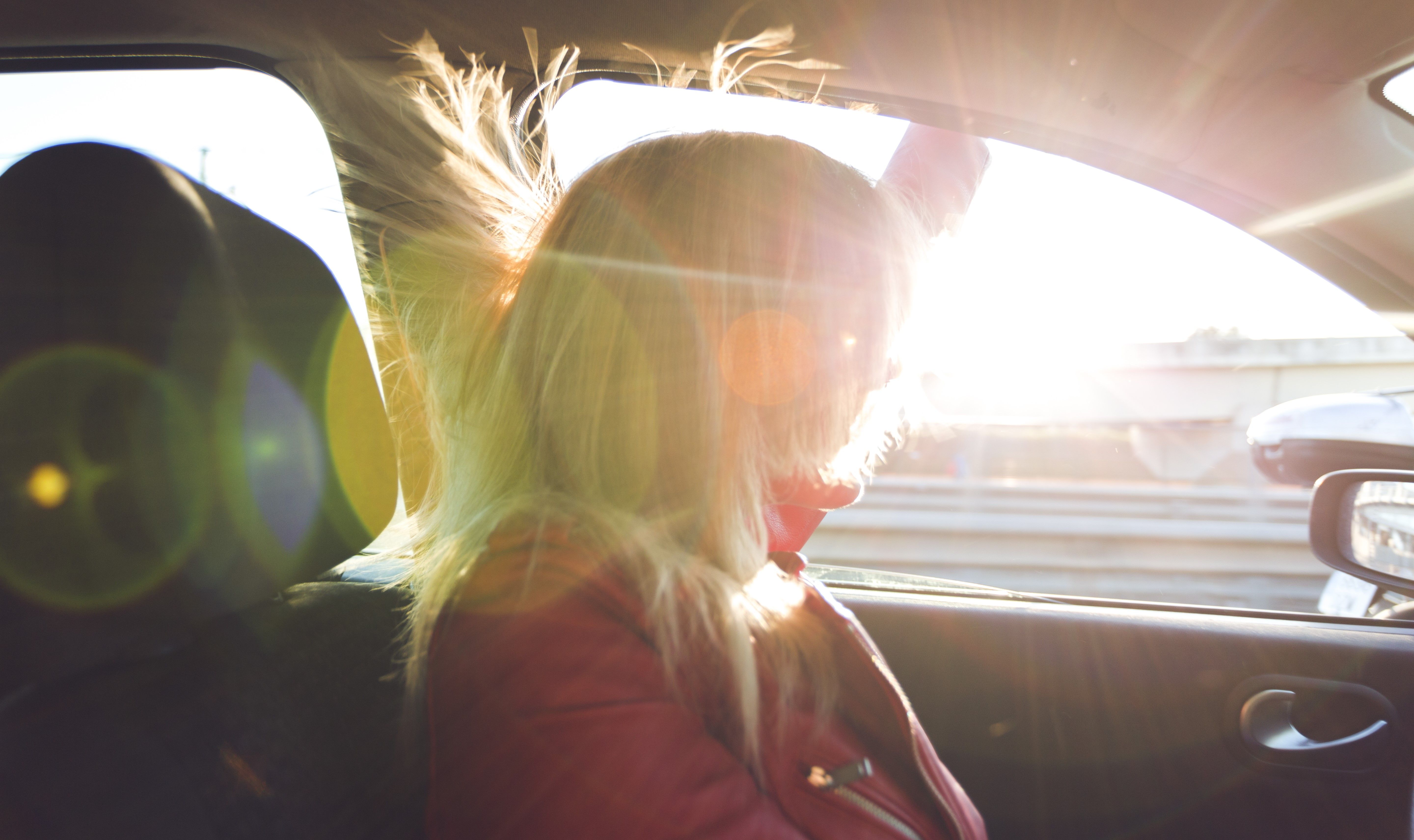 woman-car-looking-out-window - FREEPIK