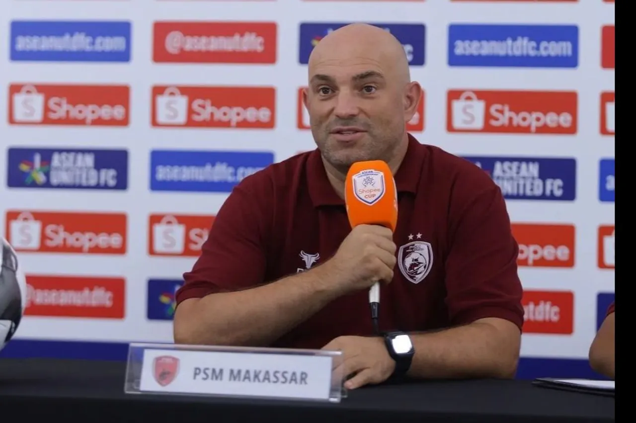 Pelatih PSM Makassar Bernardo Tavares saat sesi preskon jelang lawan BG Pathum di laga perdana ASEAN Club Championship 2024 (IG psmmakassar)