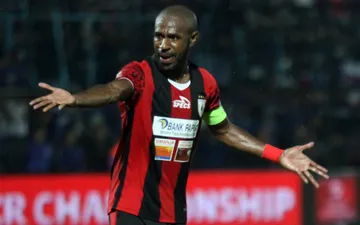 Boaz Solossa Balik ke Persipura, Main di Liga 2