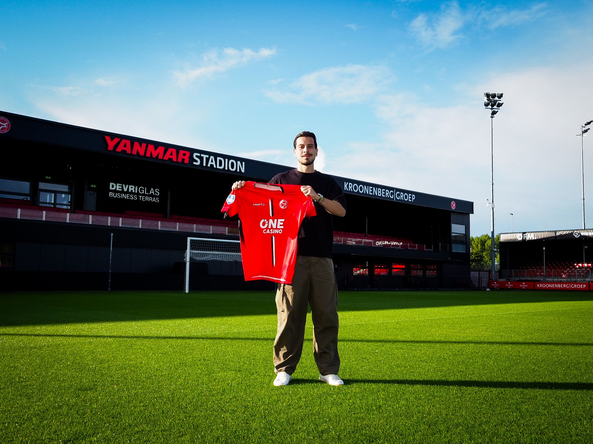 Thom Haye gabung Almere City (x.com/AlmereCityFC)