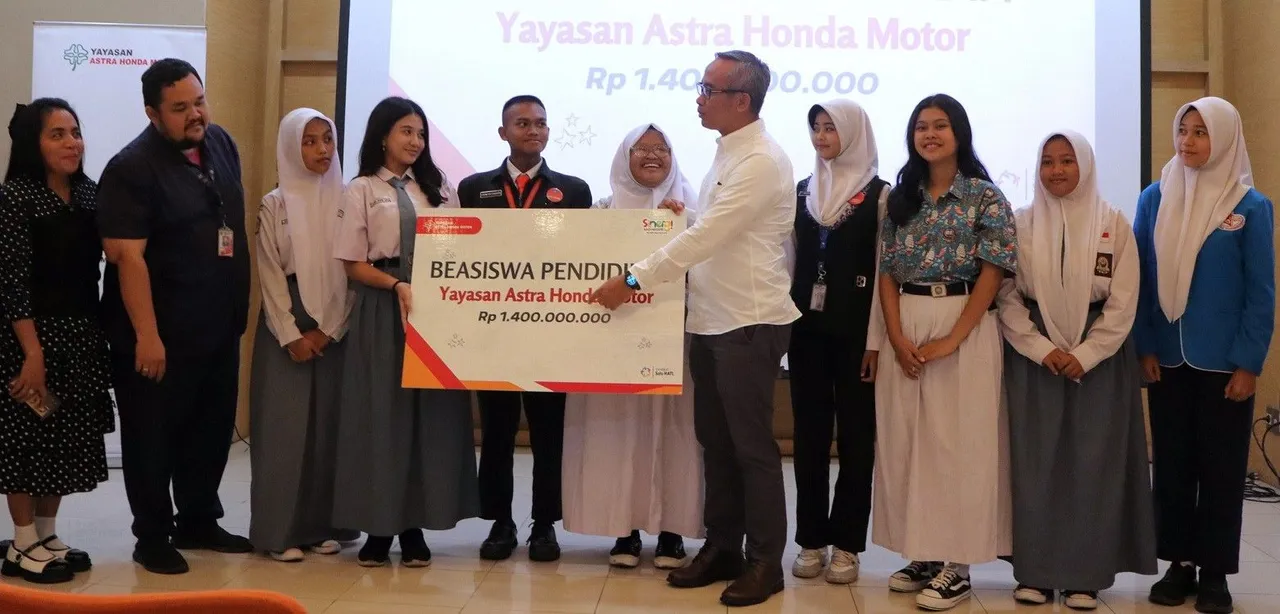 Duta Safety Riding Peroleh Beasiswa Pendidikan dari Yayasan AHM