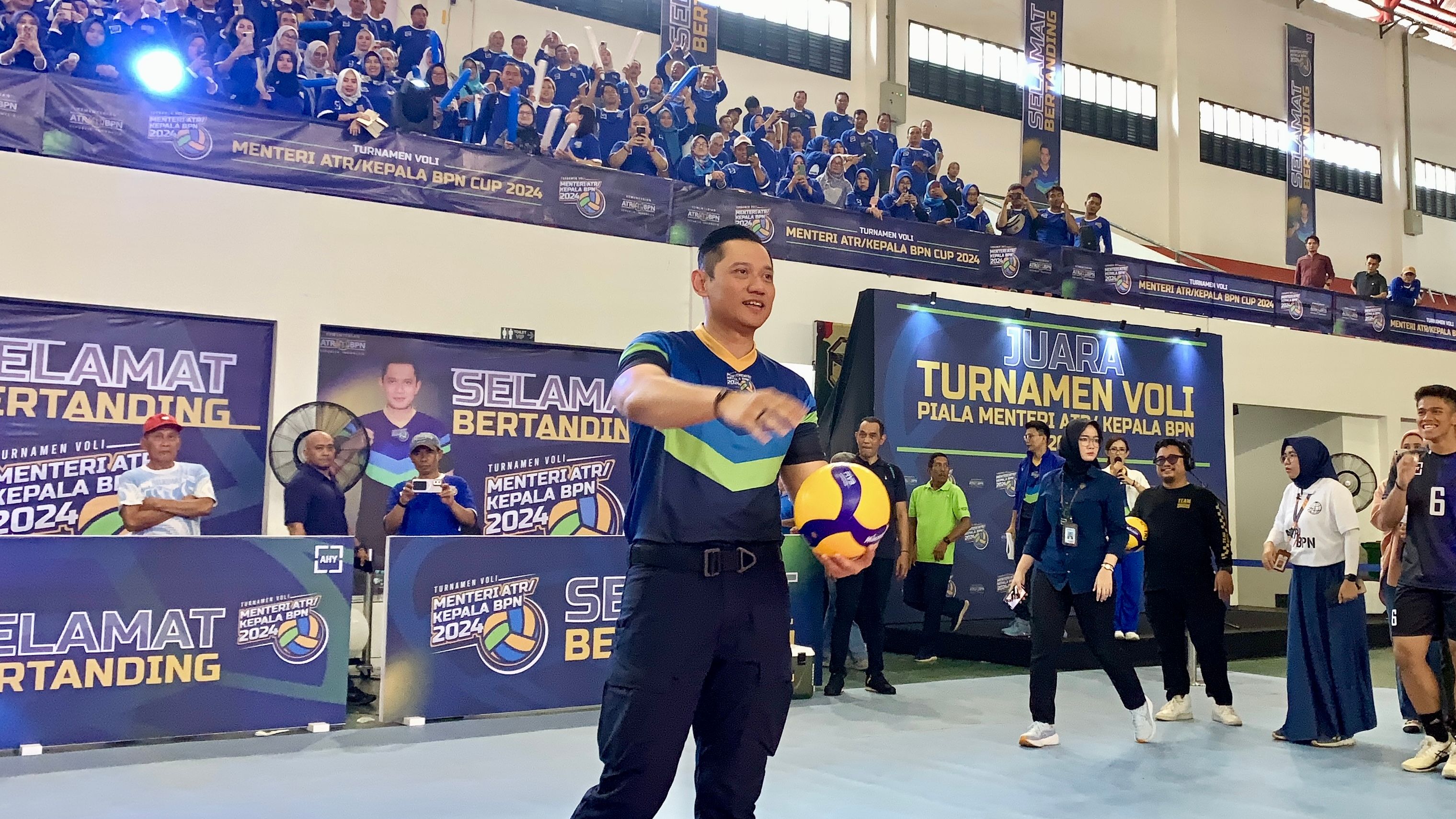 Menteri ATR, Agus Harimurti Yudhoyono saat pembukaan turnamen voli Piala Menteri ATR/Kepala BPN 2024 pada 23 Agustus (BPN)