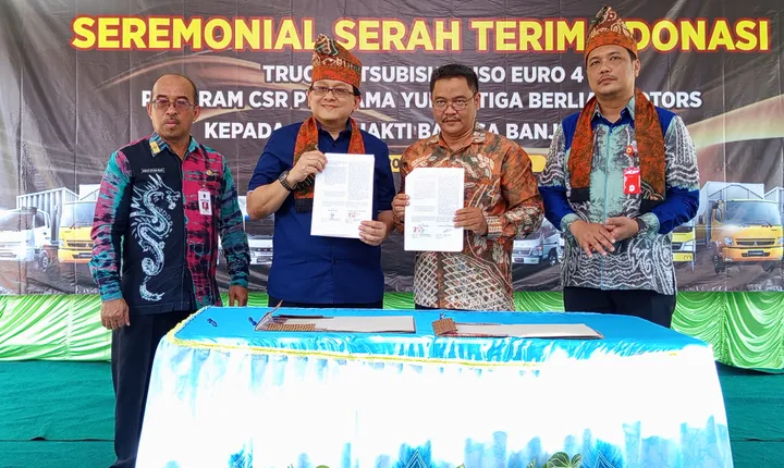 KTB Sumbang Fuso Canter Euro 4 Kepada SMK Bhakti Bangsa Banjarbaru