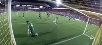 Maarten Paes saat kebobolan pada laga FC Dallas vs LAFC, 22 September 2024 (Tangkapan layar Apple TV)