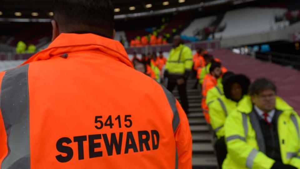 Steward di Sepak Bola (Foto: WHUFC.com)