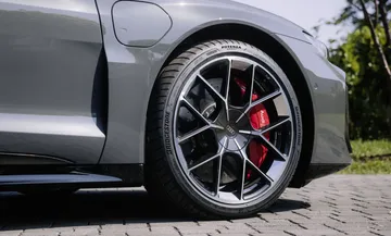 Bridgestone Potenza Sport A Ultra High Performance_ Audi   e-Tron GT  - BRIDGESTONE INDONESIA