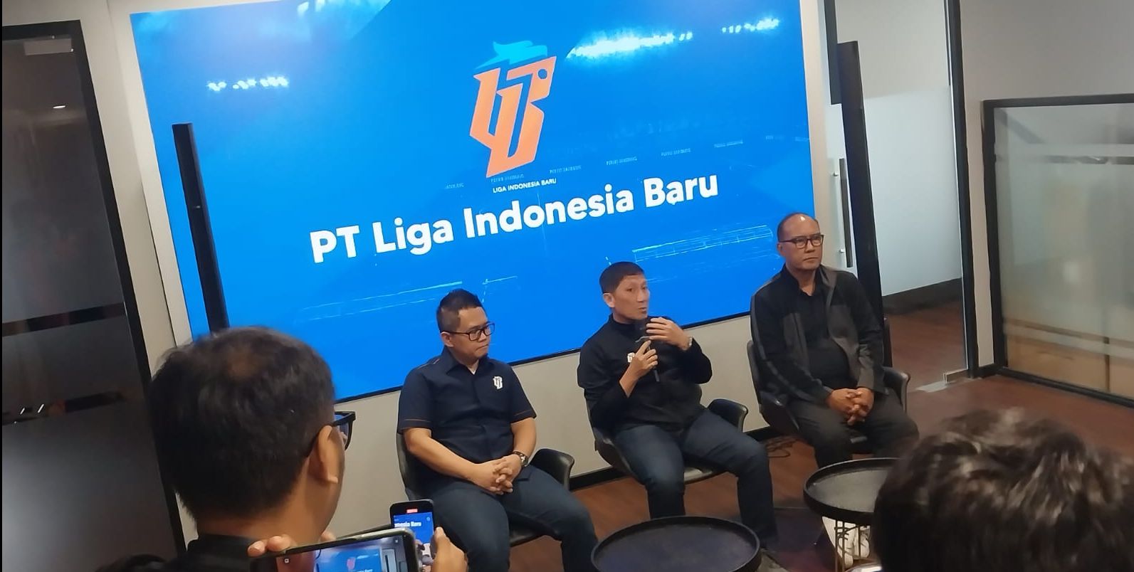 Konpres PT LIB terkait insiden kericuhan suporter Persib Bandung/foto: SportCorner.id/Nurhendra Saputra.