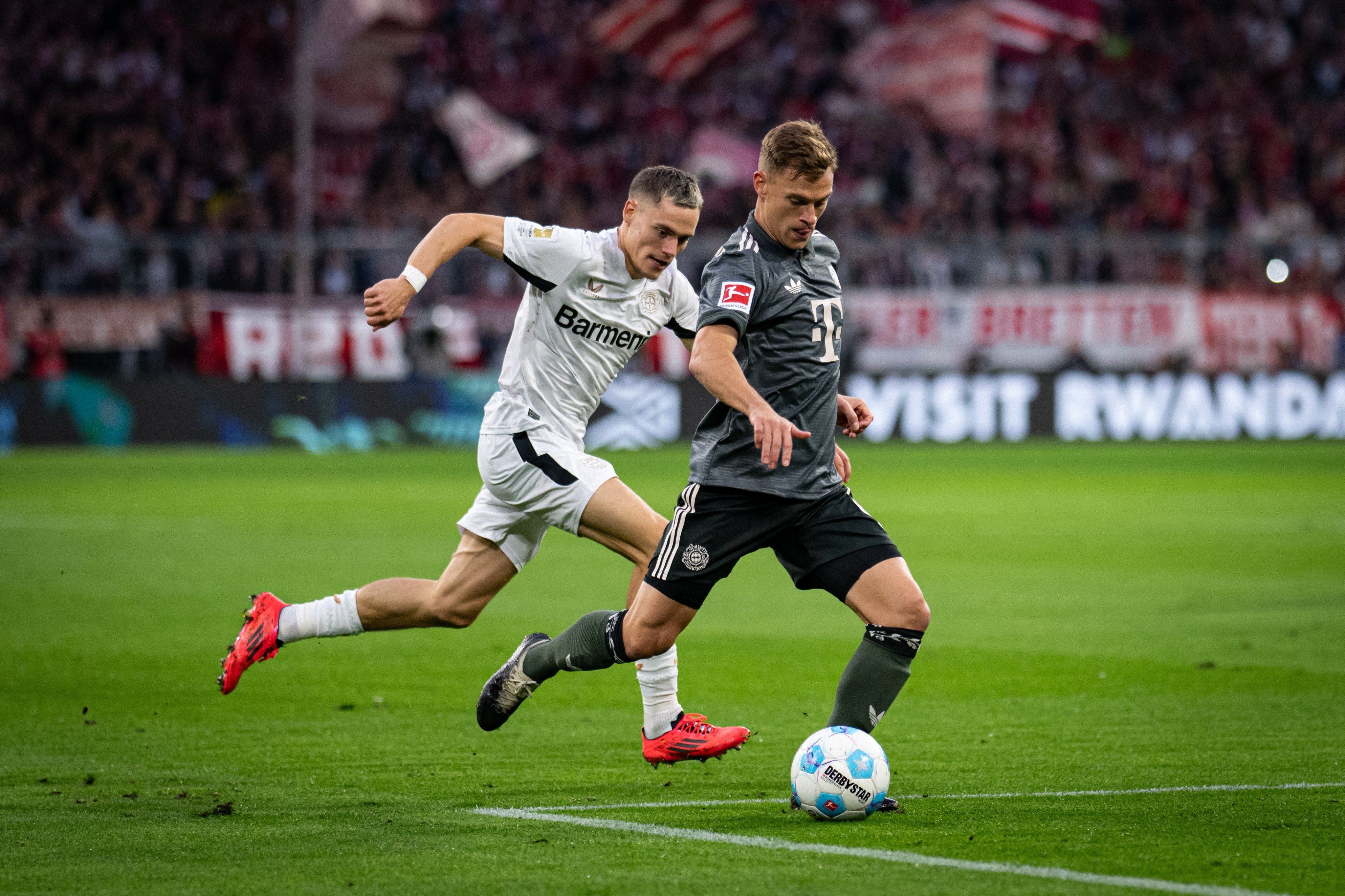 Joshua Kimmich vs Florian Wirtz di laga Bayer Munchen vs Leverkusen (x.com/FCBayernEN)