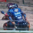 Galang Hendra Pratama - Pembalap Indonesia, Galang Hendra Pratama dibawa ke paddock menggunakan motor marshall usai mengalami crash pada race 2 WorldSSP300 putaran 10 di Sirkuit Aragon (tangkapan layar SpoTV)