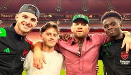 Conor McGregor di kandang Arsenal / X GRM Daily