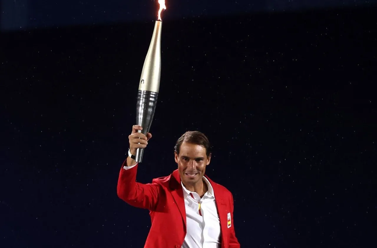 Rafael Nadal saat jadi pembawa obor saat Upacara Pembukaan Olimpiade Paris 2024 (rafaelnadal)
