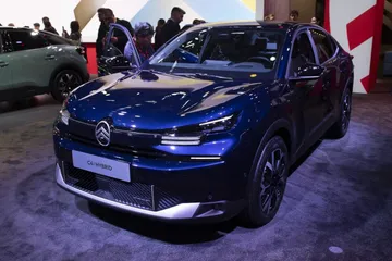 Citroen C4 dan C4 X Hadir dengan Desain Baru - CITROEN INDONESIA