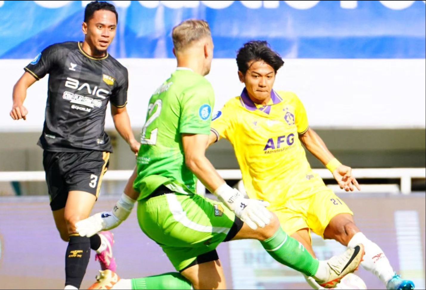 Pertandingan pekan kedelapan Liga 1 yang mempertemukan Dewa United vs Persik Kediri berlangsung di Stadion Pakansari, Cibinong, 17 Oktober 2024. Sumber: Instagram @persikfcofficial