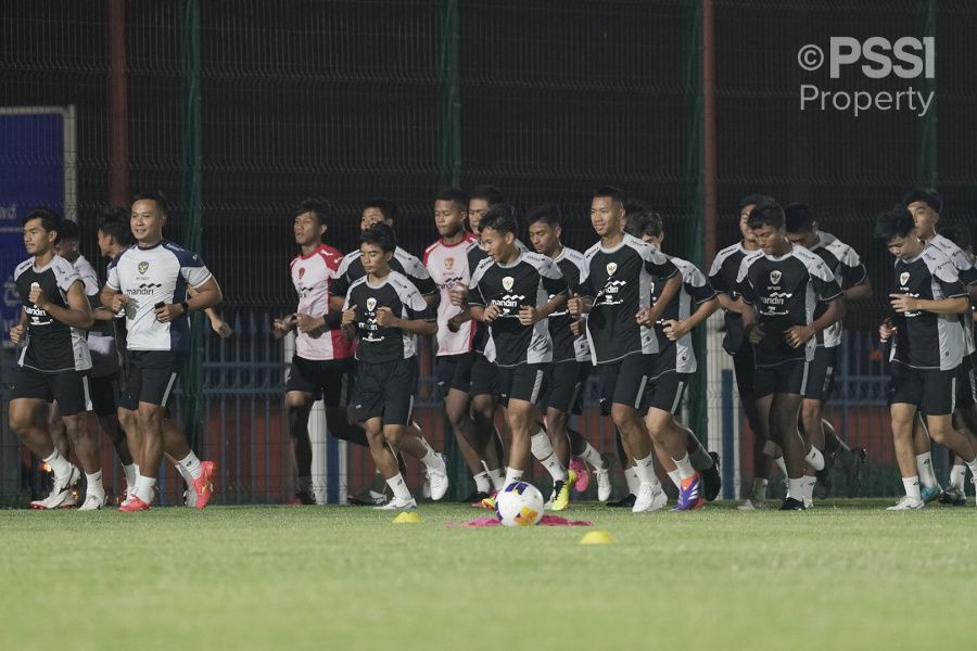 Para pemain Timnas Indonesia U-17 sedang berlatih jelang Kualifikasi Piala Asia U-17 2025/foto: Media PSSI.