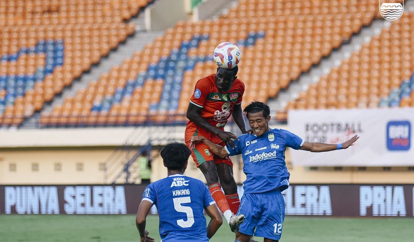 Persib Mengalahkan Persebaya dengan Skor 2-0