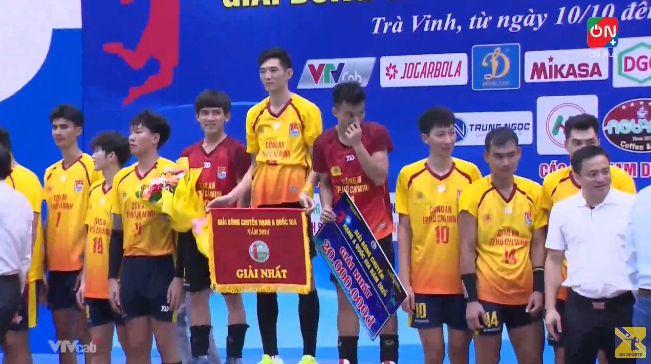 Rendy Tamamilang sukses antara Ho Ci Minh City Police juara Liga Voli Vietnam 2024/foto: Youtube Truc Tiep Bong Chuyen.