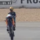 Aldi Satya Mahedra - Aldi Satya Mahendra melakukan wheellie usai finis kelima dalam race 2 putaran 12 WorldSSP300 2024 di Sirkuit Jerez, 20 Oktober. Hasil tersebut sudah cukup bagi Aldi untuk memastikan diri jadi juara dunia WorldSSP300 2024.