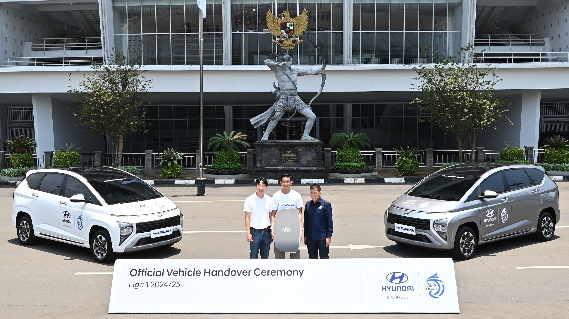 Seremonial Hyundai Stargazer sebagai official vehicle Liga 1 di Gelora Bung Karno (GBK) pada Selasa (22/10/2024.