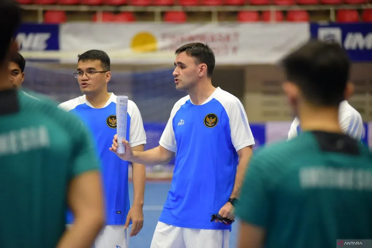 Pelatih timnas futsal Indonesia Hector Souto saat memimpin latihan timnya (Federasi Futsal Indonesia)