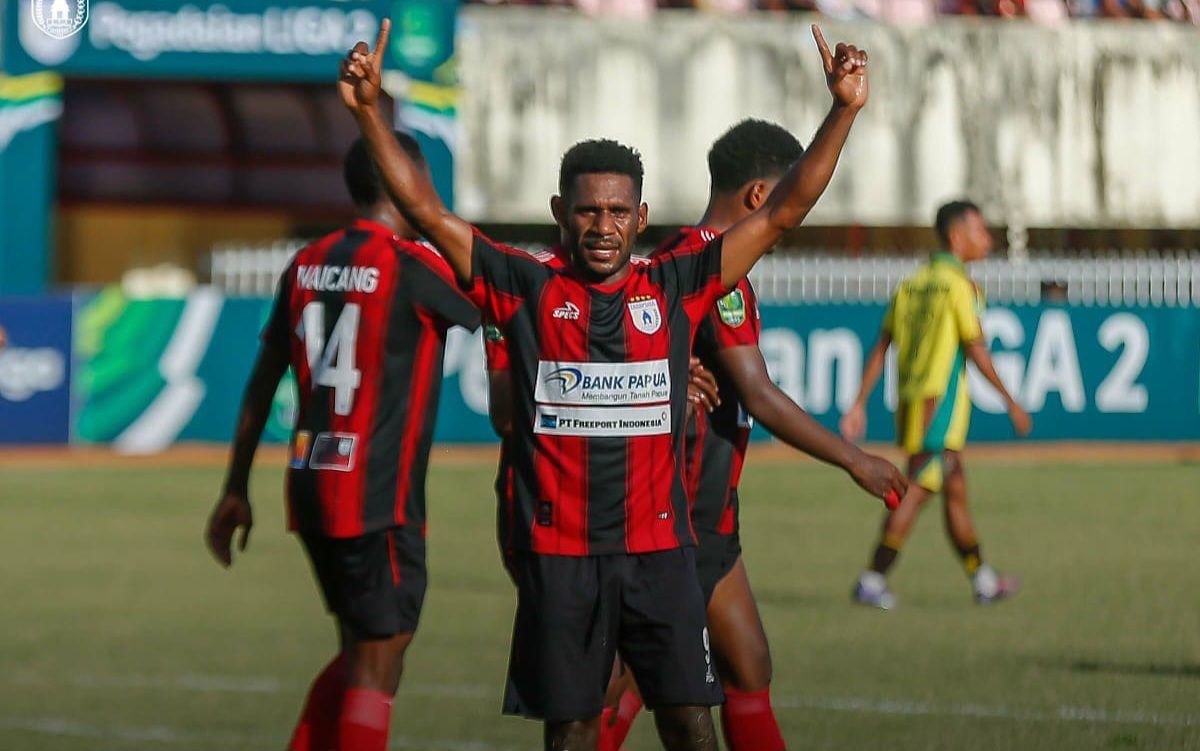 Pertandingan Liga 2 yang mempertemukan Persipura vs Persewar berlangsung di Stadion Mandala, Jayapura, Sabtu (26/10/2024). 