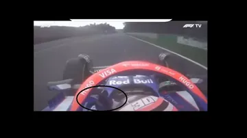 Video “Duel” Sergio Perez vs Liam Lawson Berujung Acungan Jari Tengah