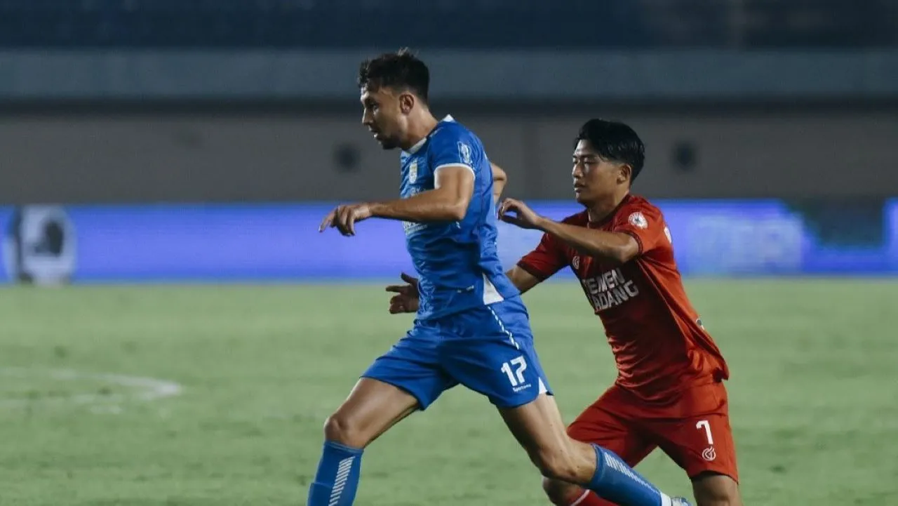 Persib Bandung vs Semen Padang di Liga 1 2024/2025/ X Persib