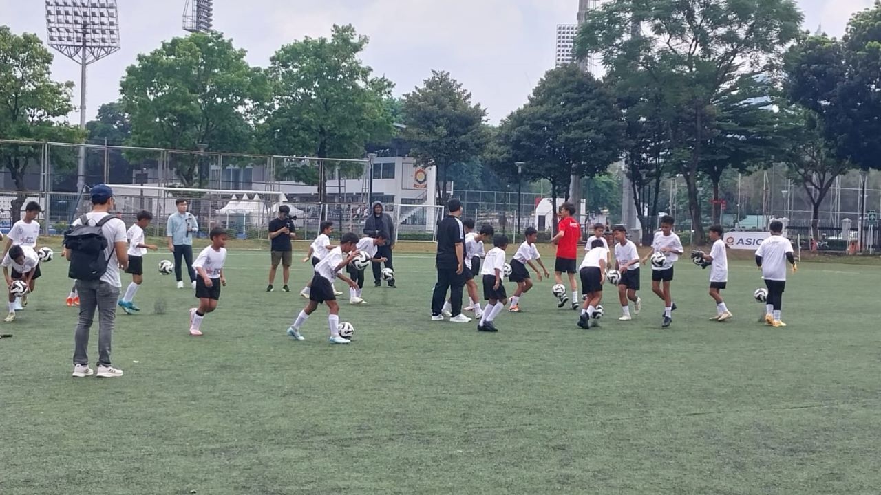 Coaching Clinic Mitsubishi Electric dalam rangkaia tur trofi Piala AFF/ SportCorner, Muhammad Nurhendra Saputra