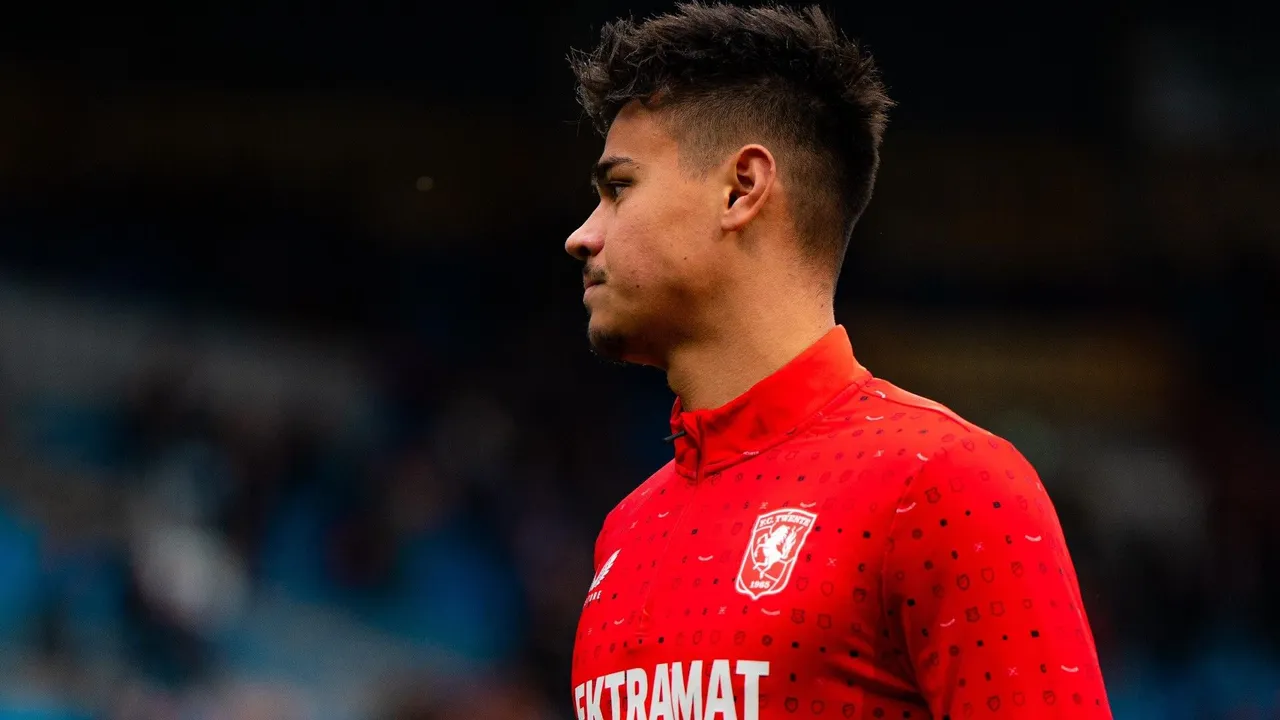 Rating Mees Hilgers Usai Alami Cedera saat FC Twente Bekuk Willem II