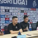 Pelatih Persija, Carlos Pena dan Rizky Ridho/SportCorner, Muhammad Nurhendra Saputra