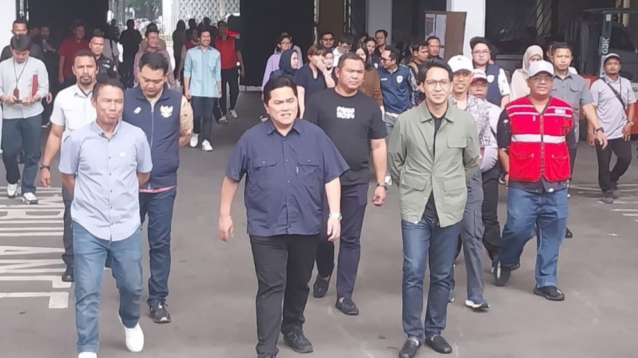 Ketua Umum PSSI, Erick Thohir saat memantau SUGBK/ SportCorner, Muhammad Nurhendra Saputra