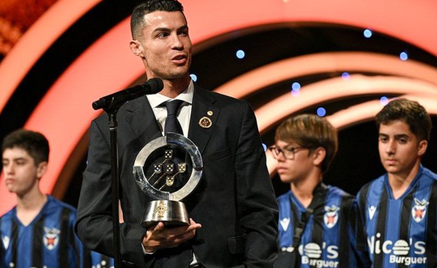 Cristiano Ronaldo raih penghargaan Platinum Quinas dari Federasi Sepakbola Portugal/foto: IG Cristiano Ronaldo.