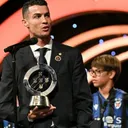 cristiano ronaldo platinum quinas.jpg - Cristiano Ronaldo raih penghargaan Platinum Quinas dari Federasi Sepakbola Portugal/foto: IG Cristiano Ronaldo.