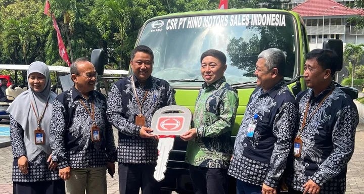 HMSI Serahkan Truk Hino 300 kepada Universitas Negeri Yogyakarta