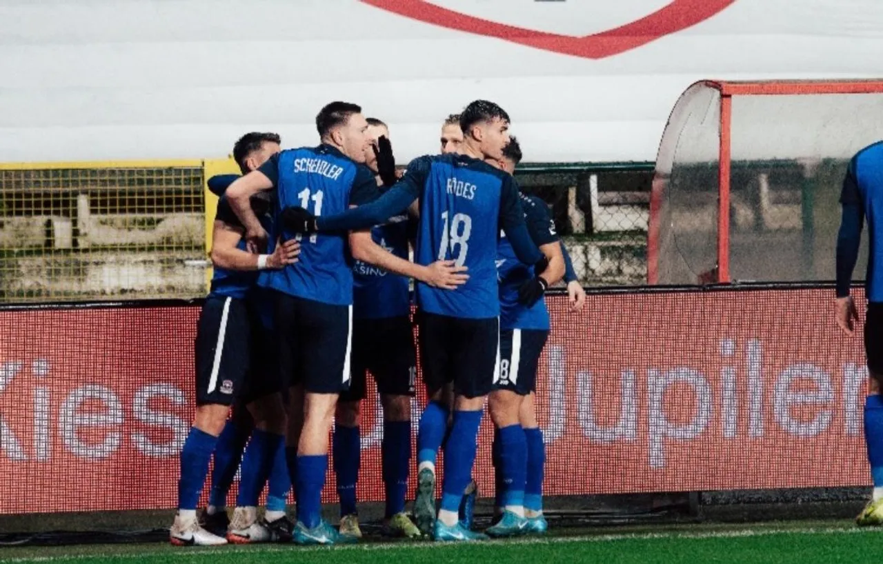 Para pemain FC Dender merayakan gol ke gawang Antwerp pada  berlangsung pada pekan ke-15 Jupiler Pro League atau kasta teratas Liga Belgia, 22 November 2024 (@fcdender)
