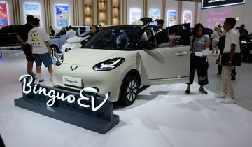 BinguoEV Jadi Model Andalan Wuling di Pameran GJAW 2024