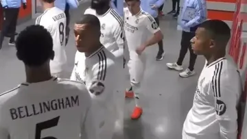 Sebuah potongan video yang sikap Jude Bellingham ke Kylian Mbappe di lorong Stadion Anfield tengah jadi pergunjingan di dunia maya (tangkapan layar)