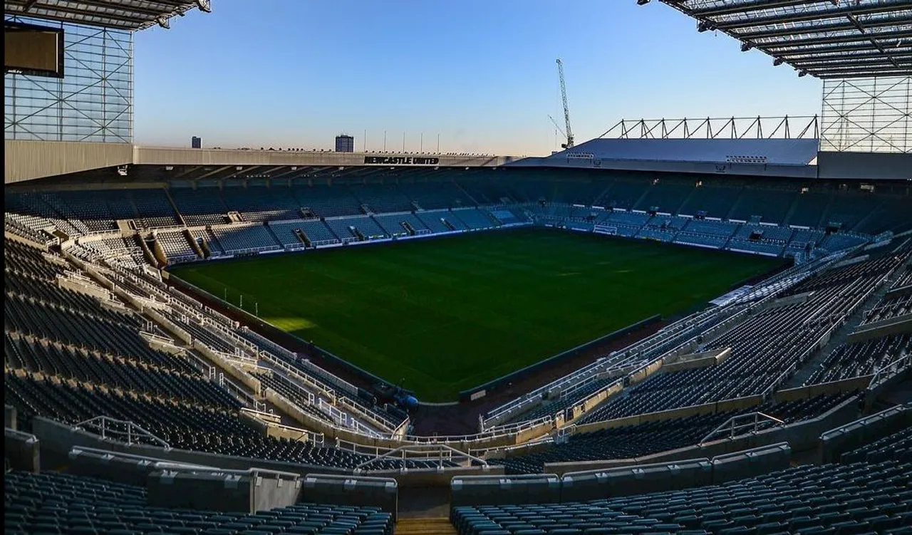 Stadion Sports Direct Arena di Kota Newcastle, Inggris (@stjamesparkne1)