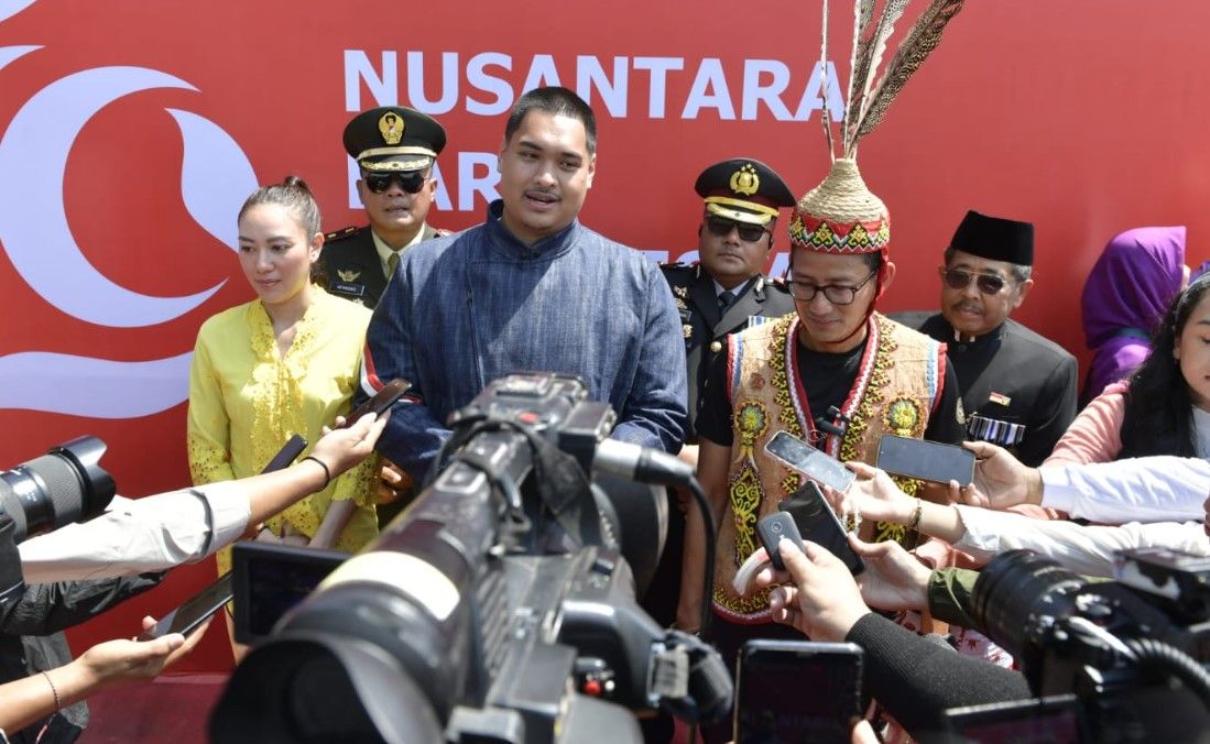 Menpora Dito Ariotedjo dan Sandiaga Uno saat upacara HUT ke-79 RI/foto: Kemenpora RI.