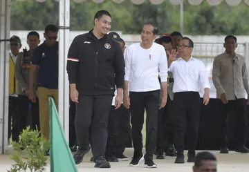 Menpora RI Dito Ariotedjo dan Presiden Joko Widodo kunjungi TC Timnas Indonesia di IKN/foto: Kemenpora RI.