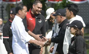 Menpora RI Dito Ariotedjo dampingi Presiden Joko Widodo saat beri bonus untuk atlet Olimpiade Paris 2024/foto: Kemenpora RI.