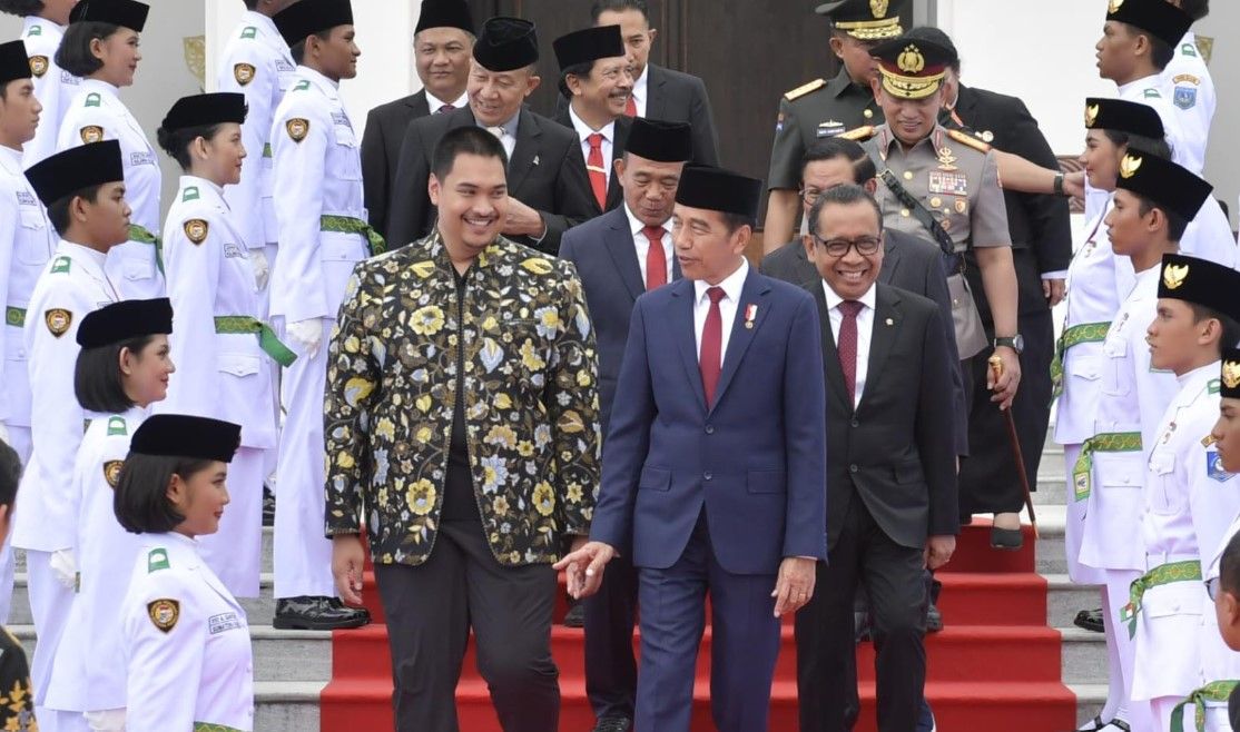 Menpora RI Dito Ariotedjo mendampingin Presiden Joko Widodo kukuhkan anggota Paskibraka di IKN/foto: Kemenpora RI.