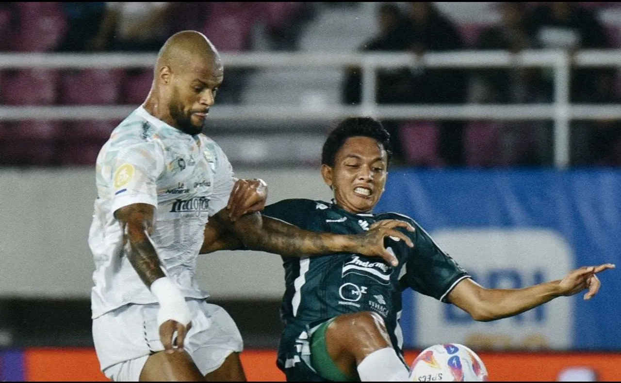 Pertandingan PSS vs Persib berlangsung pada pekan ke-12 Liga 1 di Stadion Manahan, Solo, Jawa Tengah, Senin (9/12/2024). Foto: persib.co.id