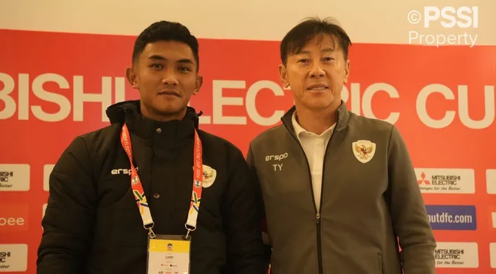 Rivaldo Pakpahan dan Shin Tae-yong saat konferensi pers jelang lawan Vietnam di Piala AFF 2024/foto: PSSI.