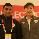 rivaldo dan sty.jpeg - Rivaldo Pakpahan dan Shin Tae-yong saat konferensi pers jelang lawan Vietnam di Piala AFF 2024/foto: PSSI.