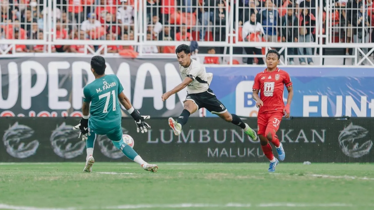 Malut United vs PSM Makassar di Liga 1 2024/2025/ X PSM.