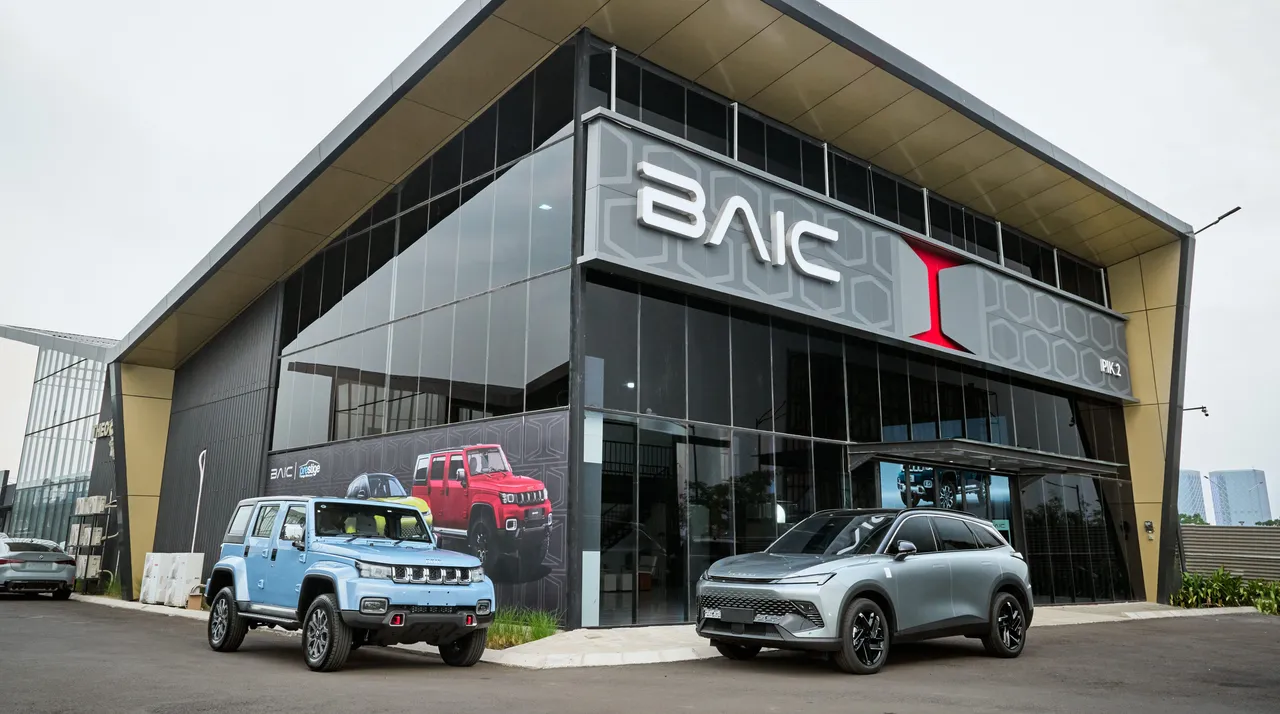 Diler BAIC Prestige PIK 2 berlokasi  di Distrik Otomotif PIK 2 Blok DH 11 Unit A5, Jakarta Utara. (Dok. JIO DISTRIBUSI INDONESIA)